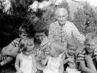 GrandmomTwithMomTand5kids  Jerry, Mary Barbara, Mom T, Jerome, Grandmom Maria Berta Trageser, Jimmy, Jack